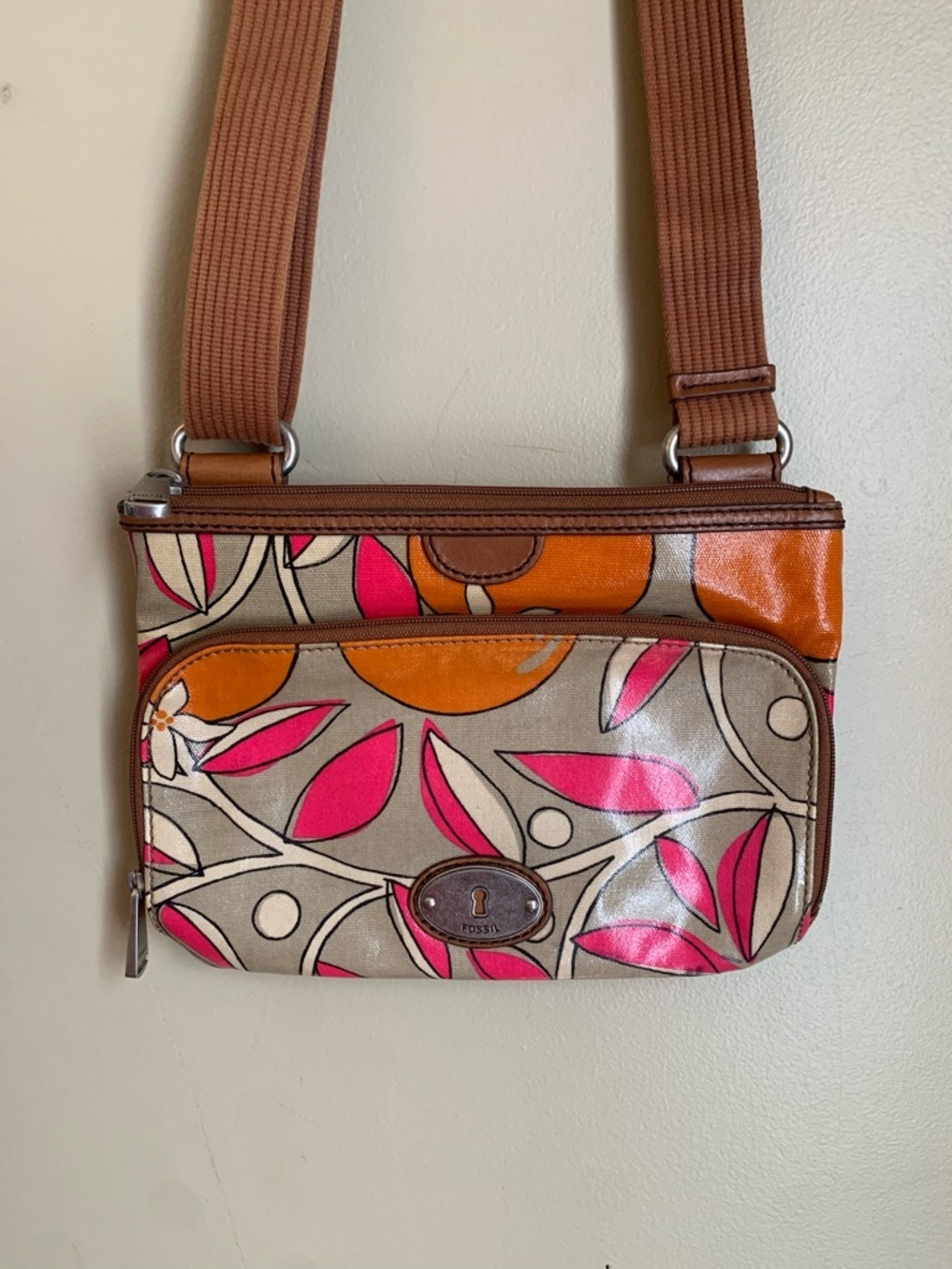 Fossil key-per Floral Crossbody Bag in Pink, Orange & Tan vinyl no key